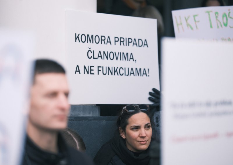 Fizioterapeuti prosvjedovali, traže smjenu šefice Komore: 'Osjećamo se kao taoci, a ne članovi'