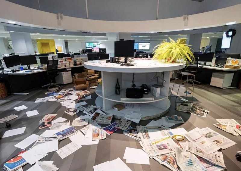 Prosvjednici uništili redakciju La Stampe u Torinu: 'Novinaru teroristu, prvi si na popisu!'