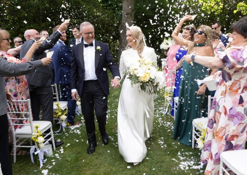 Premijerova supruga zablistala u prekrasnoj vjenčanici stvorenoj za zimska vjenčanja