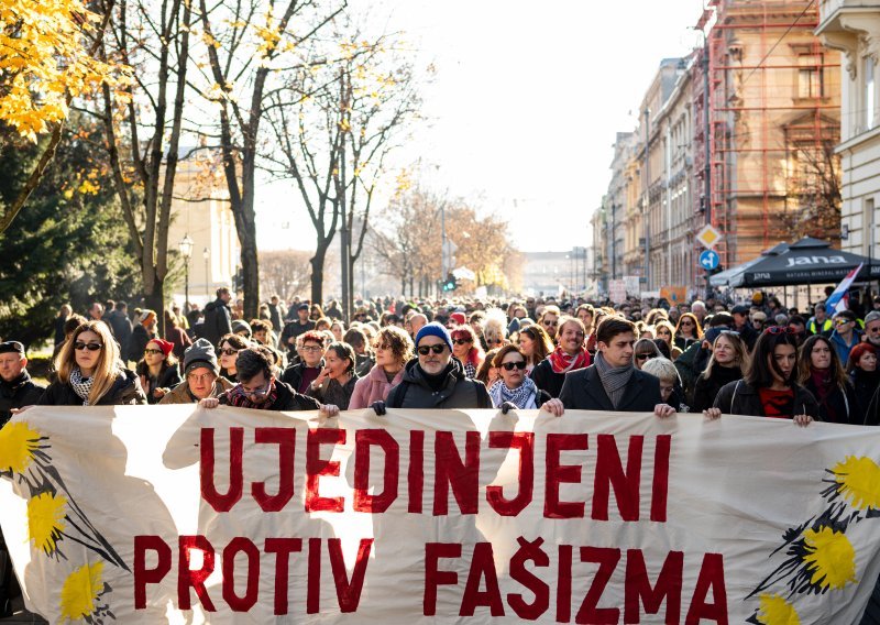 FOTO/VIDEO Završili Antifašistički marševi: U Zadru se maskirani mladići sukobili s interventnom policijom