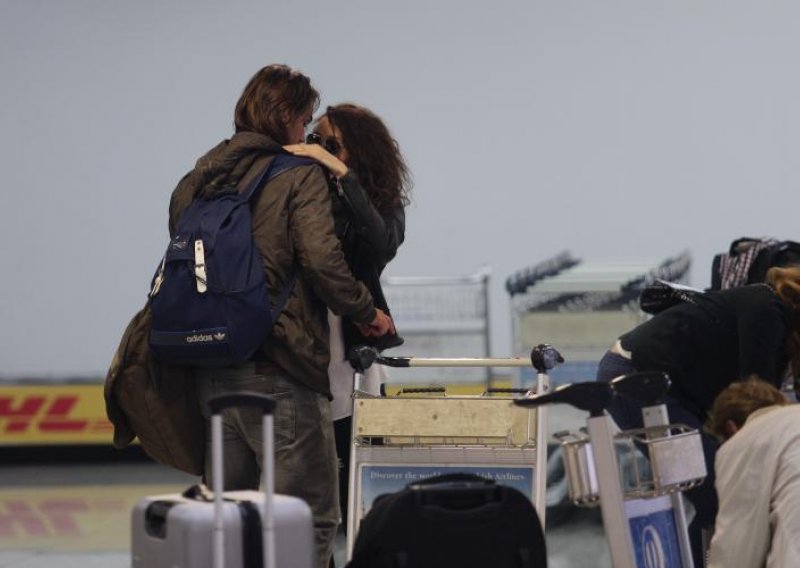 Zaljubljeni Niko i Zrinka ljubili se u zračnoj luci