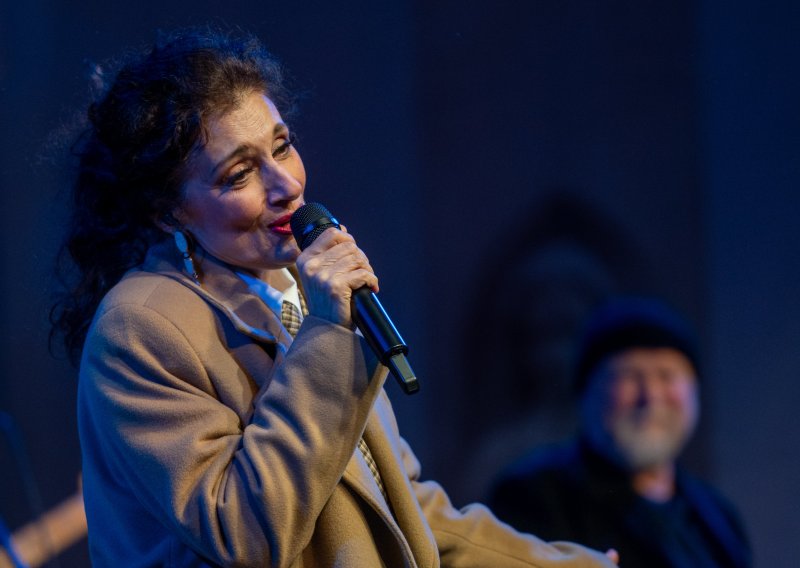 Doris Dragović iznenadila stajlingom, komentari nisu izostali