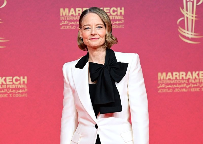 S detaljem koji osvaja: Ovo odijelo idealno je za blagdanske zabave