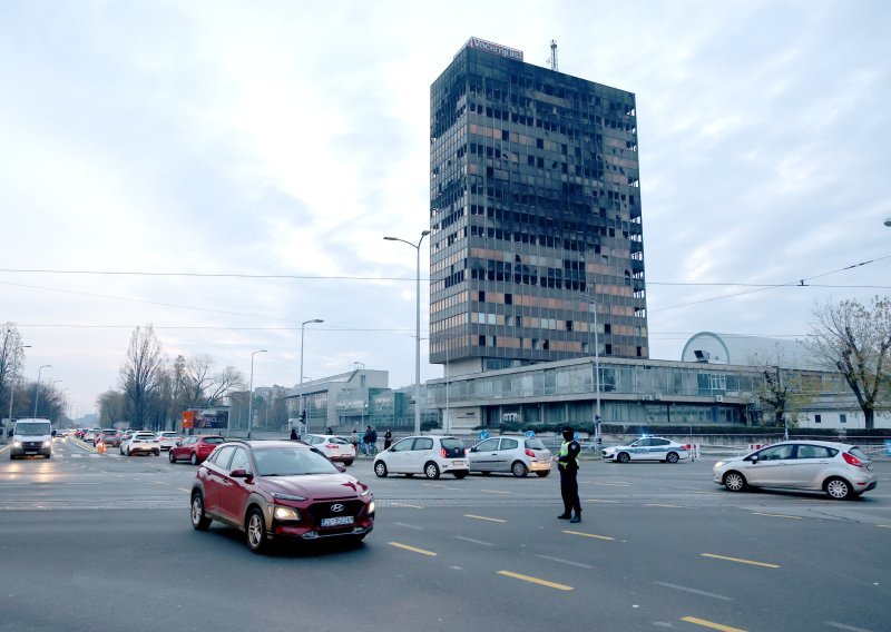 VIDEO Pogledajte kako izgleda promet kod Vjesnika: Neki skreću pogrešno, policija piše kazne