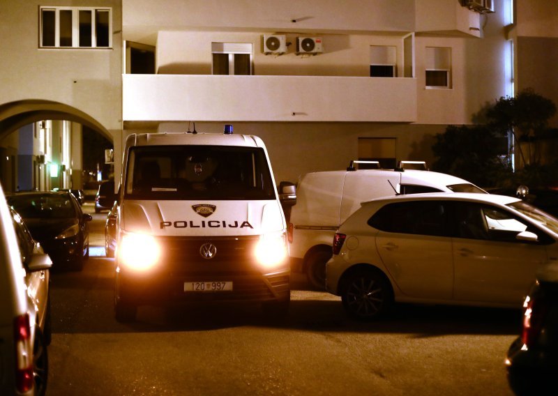 Muškarac preminuo nakon što je žvakao drogu tijekom policijskog ispitivanja: Ugrizao je policajca