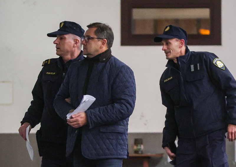 Mikuliću produžen istražni zatvor