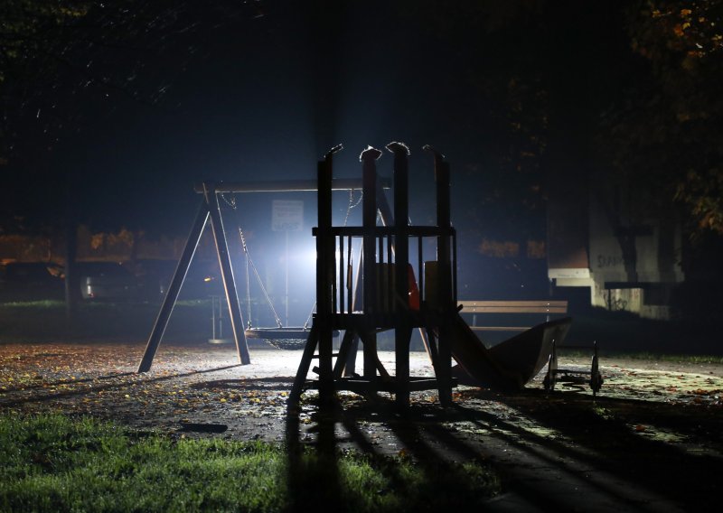 Maskirana skupina napala 15-godišnjaka: 'Imao je skupu jaknu i najnoviji iPhone'