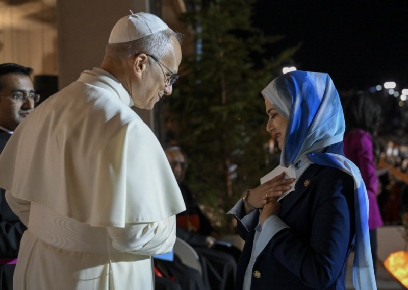 Papa završava posjet najkršćanskijoj zemlji na Bliskom istoku, donio poruku političarima