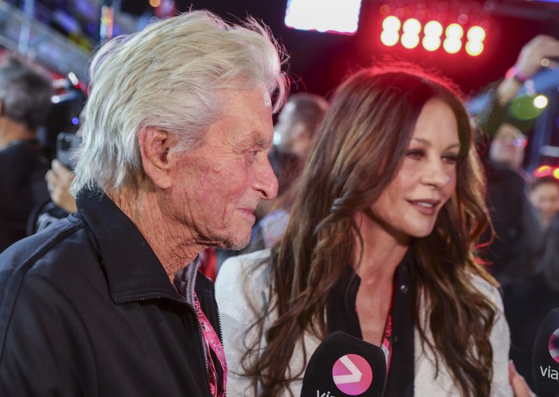 Uz fotku s Douglasom, Catherine Zeta-Jones poručila: 'Trebat će mi godina da se oporavim'