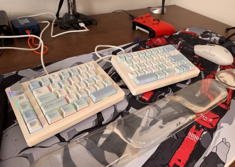 Ergonomska tipkovnica za strpljive: Isprobali smo Epomaker Split70