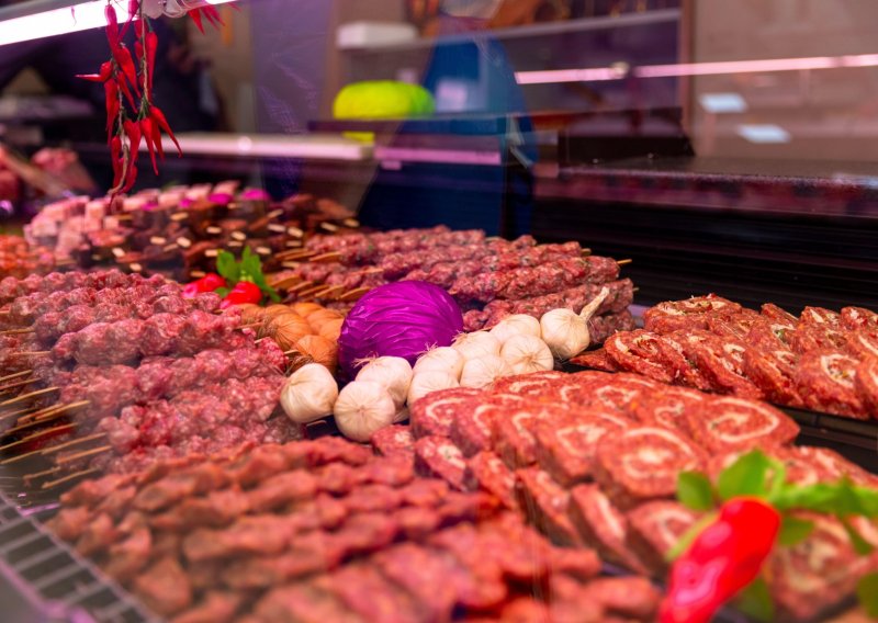 Povlači se popularno mesno jelo: U njemu pronađena opasna bakterija