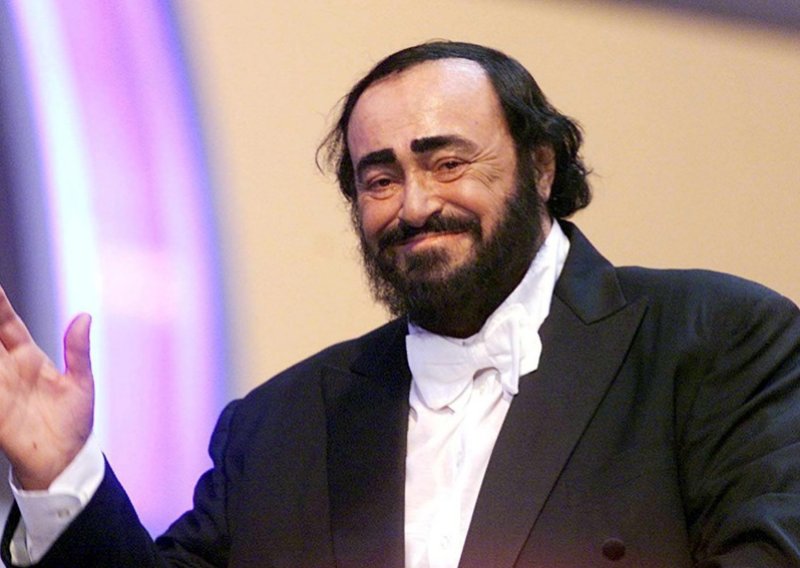 Od Pavarottijeva kipa napravili sprdnju: Njegova udovica je 'ljuta i uzrujana'