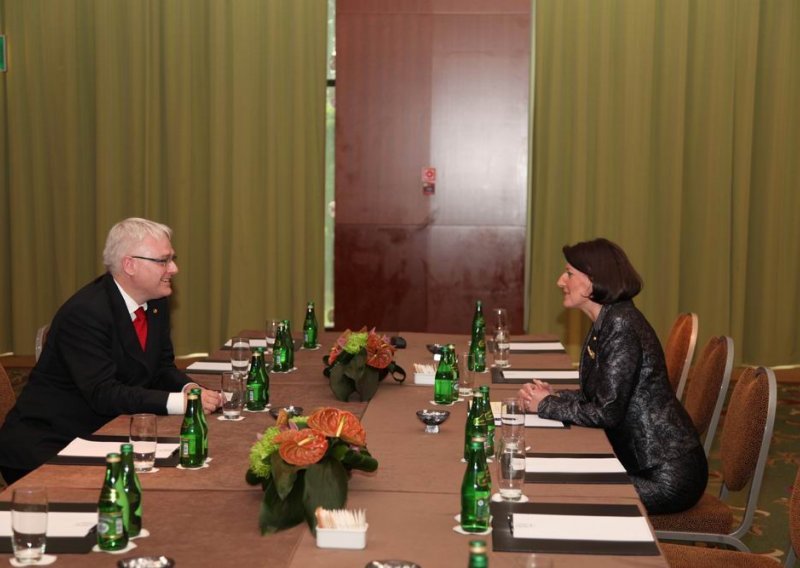Josipović se sastao s predsjednicom Kosova