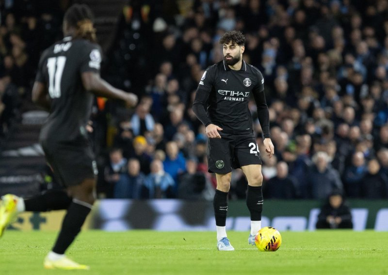 Neki navijači napadaju Gvardiola, većina mu se klanja; pogledajte što mu sve pišu