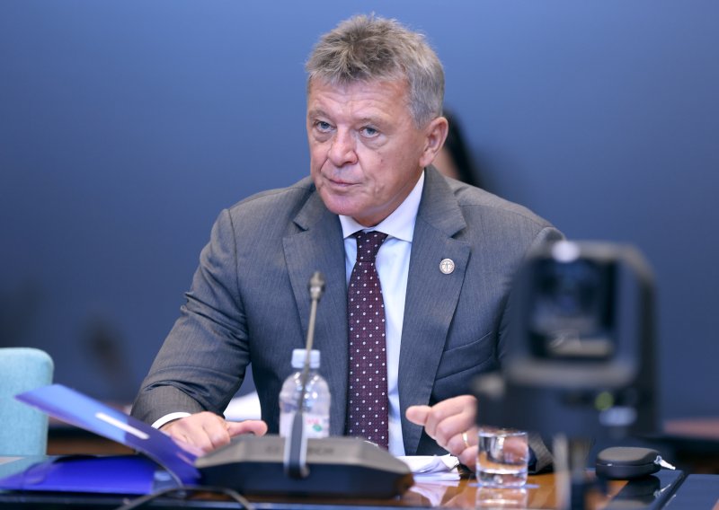 Turudić najavio da će reagirati zbog lažnih napisa o časnoj sestri, HND traži istragu