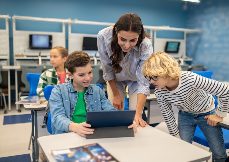 AI ulazi u europske učionice, ali ne svugdje podjednako: Evo tko zaostaje, a tko prednjači