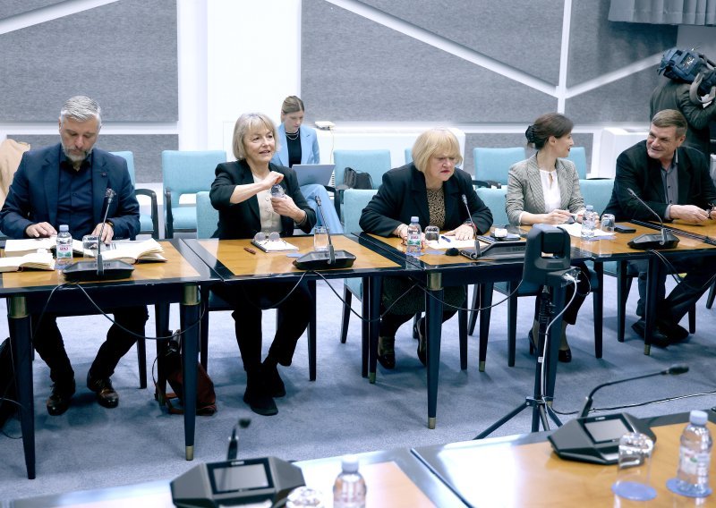 Okrugli stol 'Ustaštvo nema 'ali': 'Rasprava o antifašizmu potrebna je društvu'