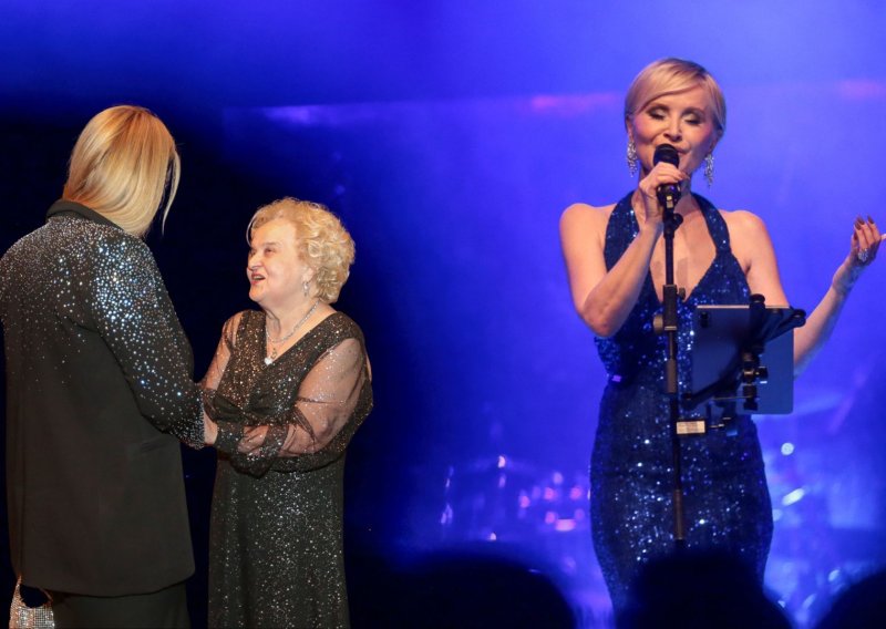 Na božićnom koncertu Danijele Martinović glavna zvijezda večeri bila je njezina mama