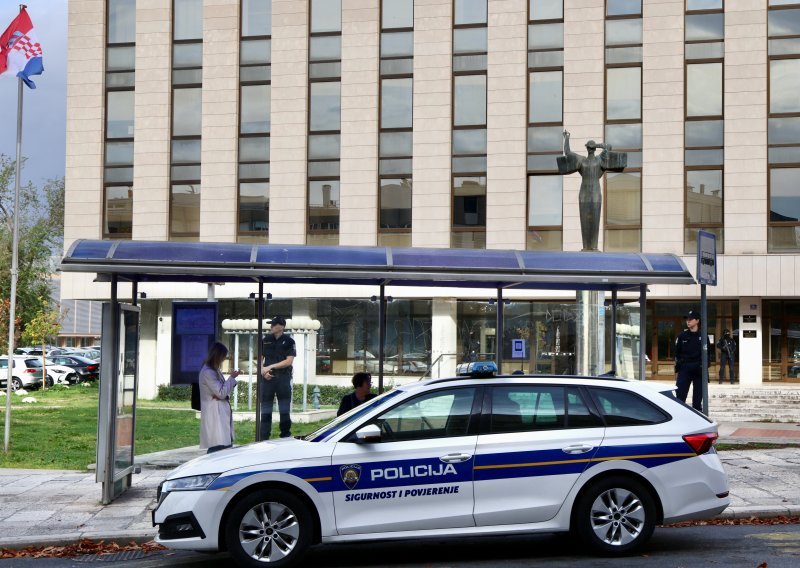 Izbodeni policajac u teškom stanju, zbog napada uhićen mladić: 'Nadamo se da će se kolega oporaviti'