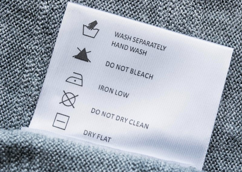 Znate li što znači znak trokuta na etiketama? Ako ga zanemarite, možete uništiti odjeću zauvijek