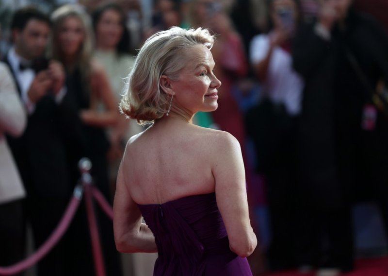 Novi izgled Pamele Anderson izazvao burne rasprave: 'Malo šminke ne bi škodilo'