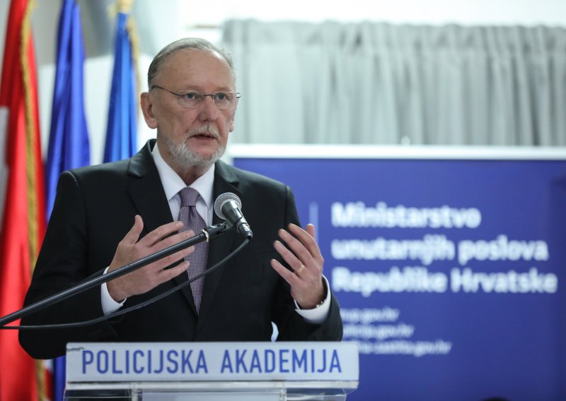 Davor Božinović poslao važnu poruku: 'Provjeravajte informacije, društvo se polarizira'