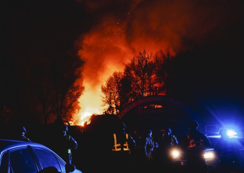 VIDEO Majstorski udar na ključne lokacije: Pogođena ruska morska luka i rafinerija nafte
