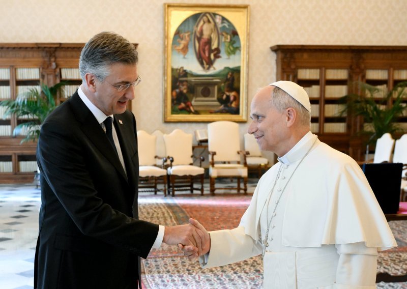 FOTO Plenković se sastao s Papom: Potvrdili smo izvrsne odnose Hrvatske i Svete Stolice