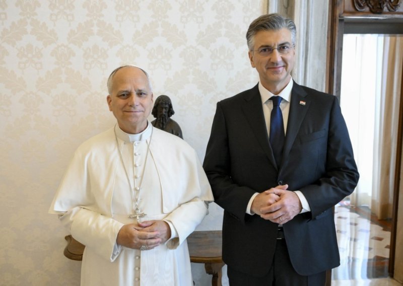 Plenkovića dojmio susret s Papom: 'U sjajnoj je intelektualnoj formi. Pozvao sam ga u Hrvatsku'