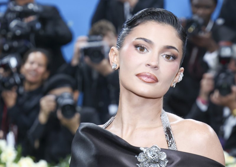 Ovaj trend u šminkanju sve je osvojio: Evo kako napraviti 'blur' efekt