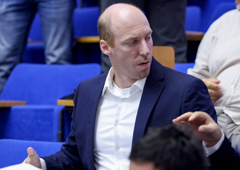 Šefa zadarskog SDP-a napao alkoholizirani muškarac: Gađao ga je upaljačem