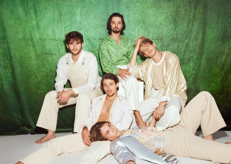 Joker Out u novom videospotu pozivaju u budućnost u kojoj se ljubav prenosi kablovima