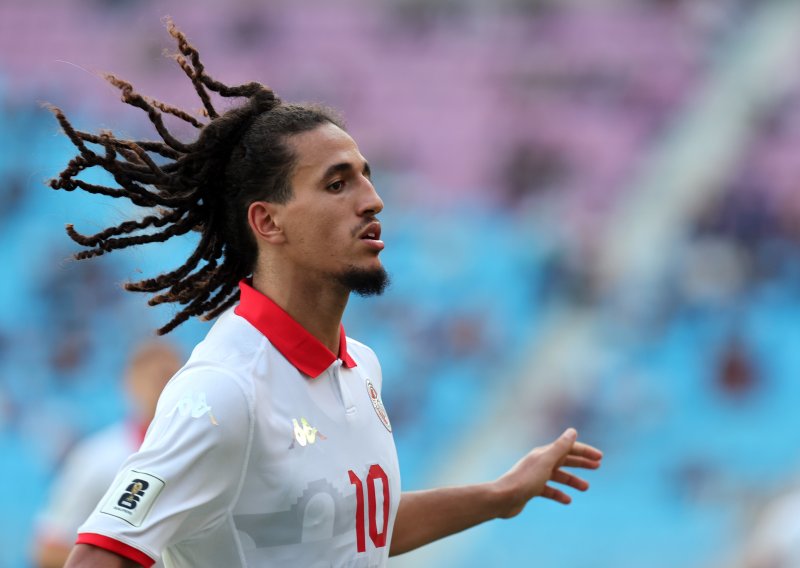 Zvijezda Premier lige suspendirana na četiri utakmice zbog pljuvanja prema navijačima