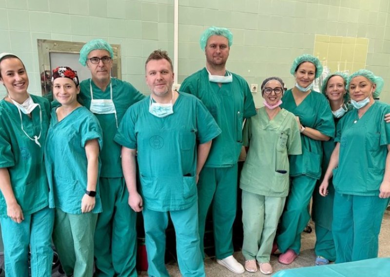 U KBC Split odstranili tumor s vrata pacijentice težak 3,3 kilograma