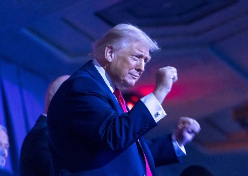 Ponijela ga glazba: Trump zaplesao na izvlačenju grupa za SP, video postao viralan