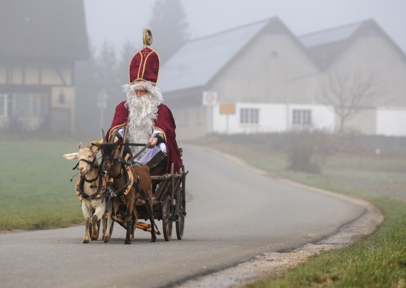 Pune čizmice i legende o omiljenom svecu: Tko je bio sveti Nikola