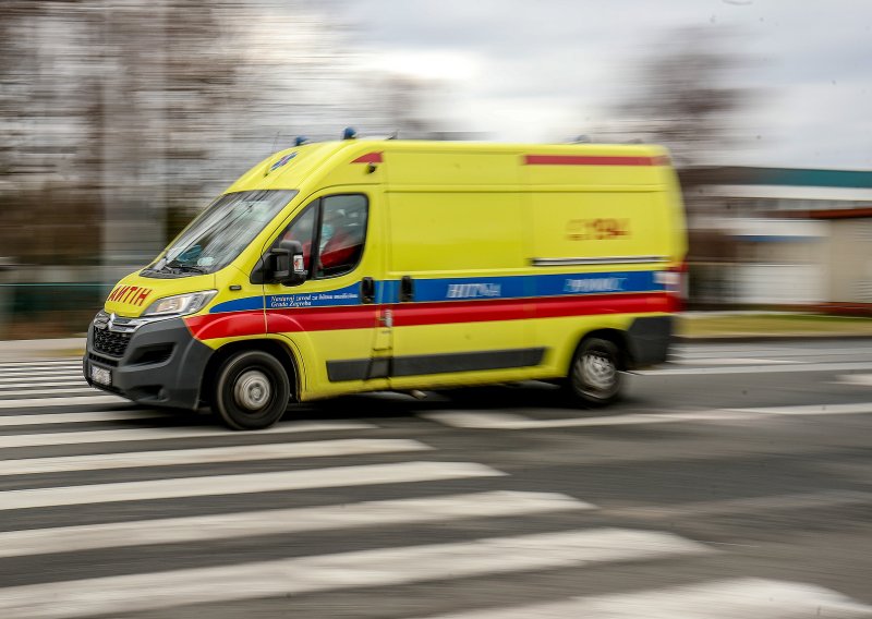 Užas u Rijeci: Žena umrla na stubištu, muškarac u stanu imao ozljede vrata