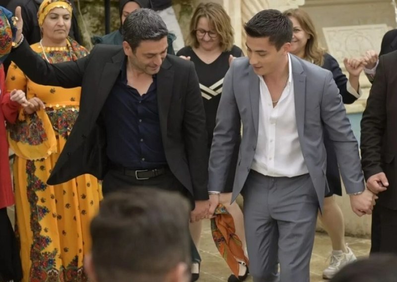 Kad Turci zaplešu: Snimka plesne ludnice sa seta 'Dalekog grada' oduševila fanove