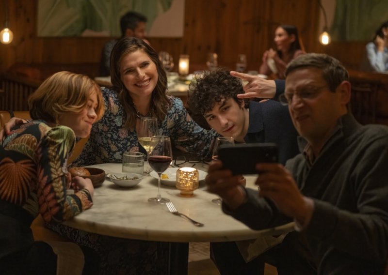 'Proizvođač stolca': Sjajna serija o dobrom čovjeku čiji život svake sekunde može postati katastrofa