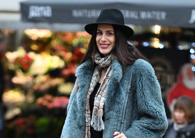 Tamnokosu ljepoticu iz 'Kumova' nemoguće je ne primijetiti, a tek u tim čizmama...