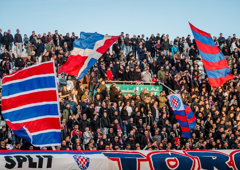 Torcida se na derbiju pohvalila navijačkim trofejom