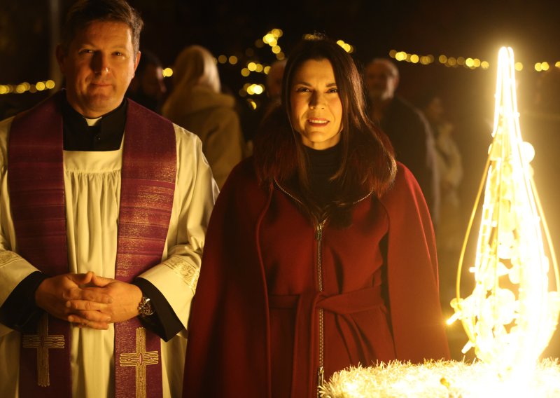 U Splitu zapaljena druga adventska svijeća; Šuta: Advent će nas pomiriti