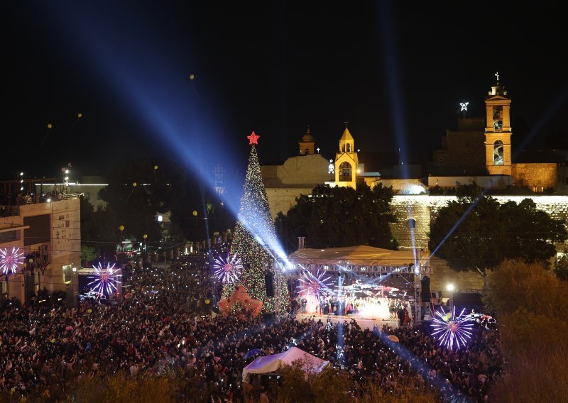 Božićno drvce opet svijetli u Betlehemu, prvi put od početka rata u Gazi