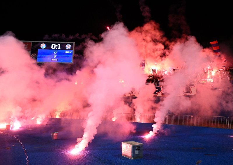 Hajdukovi navijači ogorčeni i prstom upiru u krivca za propuštenu pobjedu protiv Dinama
