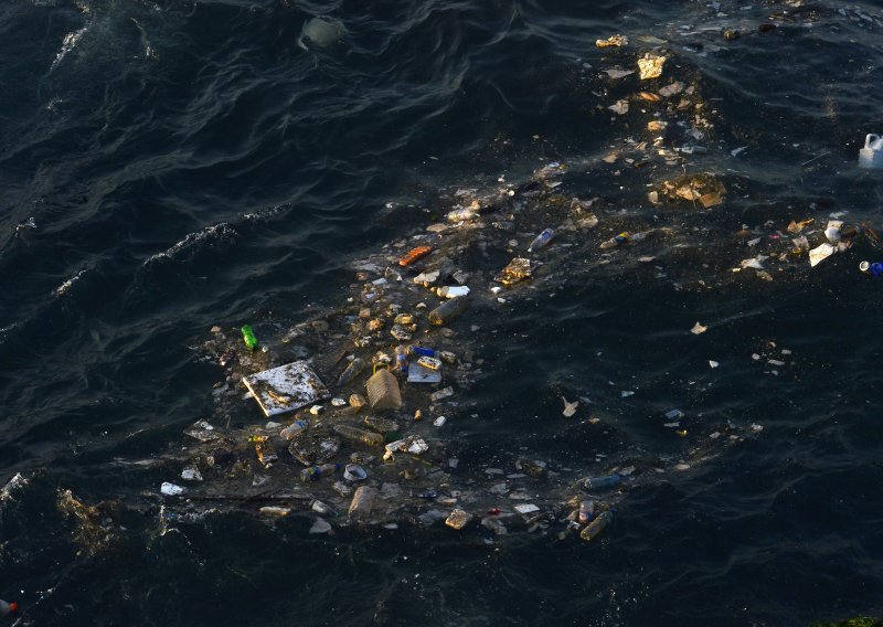 Jadran zatrpan plastikom: Ribari je svakodnevno izvlače, ali je nemaju gdje odložiti