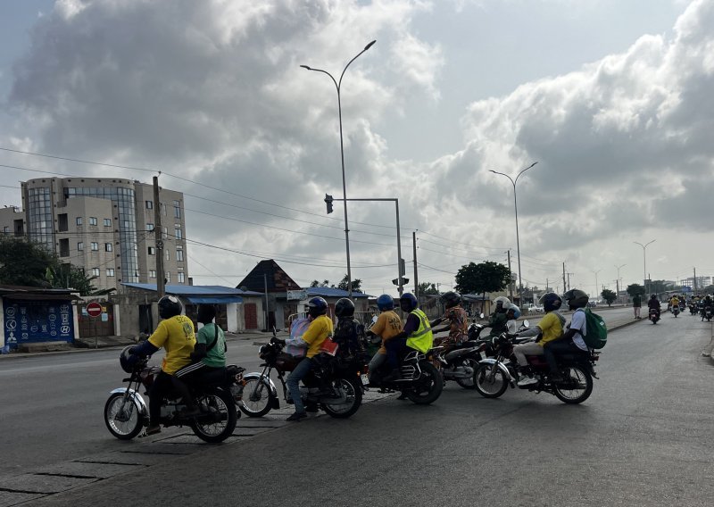 Skupina beninskih vojnika: 'Preuzeli smo vlast'; ministar obrane: 'Spriječen je pokušaj puča'