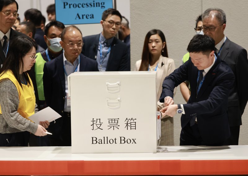 Očajna izlaznost na izbore u Hong Kongu, posljedice požara se još osjete