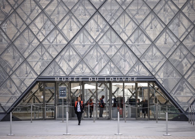 Louvre nema sreće: Stotine povijesnih dokumenata oštećene zbog curenja vode