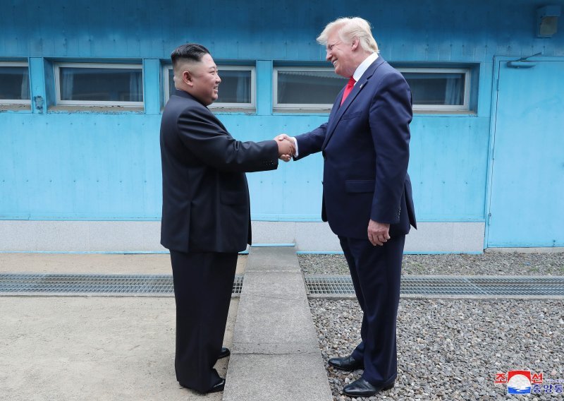 Spremaju se razgovori Trumpa i Kim Jong-una?