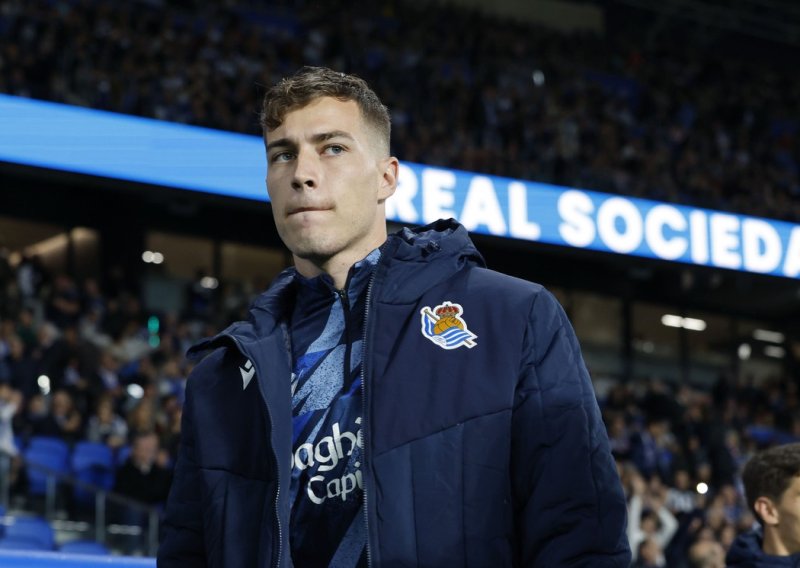 Vatreni u velikom problemu; 'trune' na klupi za pričuve, a klub ga ne želi pustiti